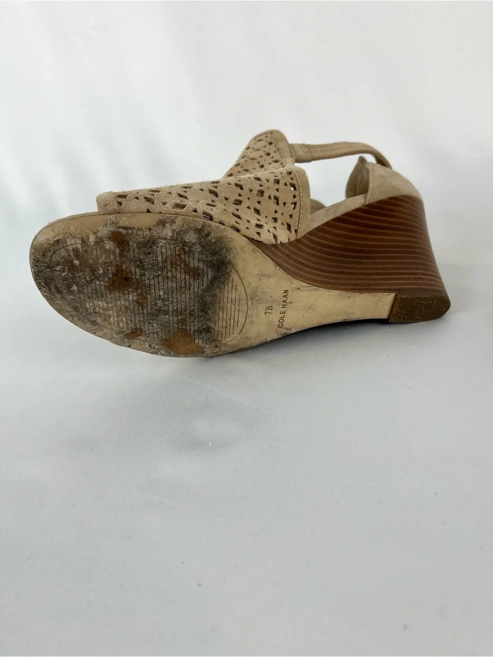 Cole Haan Edie Wedge Peep-toe Sandals Side Cutouts Stacked Wedge Heel Tan Sz 7